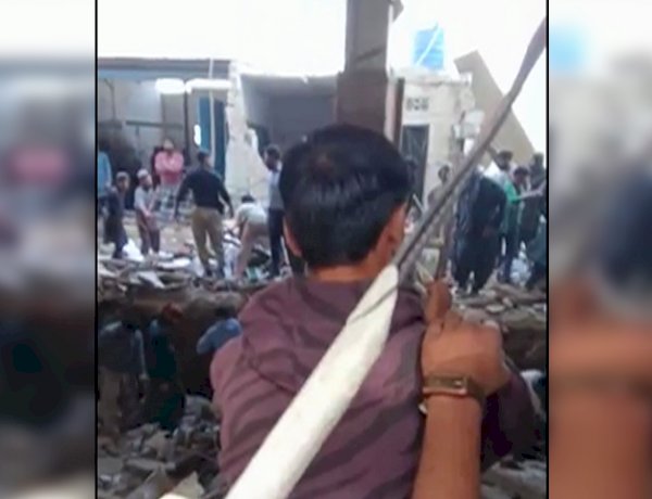 पाकिस्तान के कराची में भीषण धमाका, अबतक 12 लोगों की मौत, पुलिस ने सीवेज में बने गैस को बताई वजह
