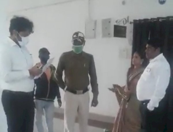छत्तीसगढ़ में महिला जनप्रतिनिधि से पिटते-पिटते बचे IAS अधिकारी, SP के पास पहुंचा मामला