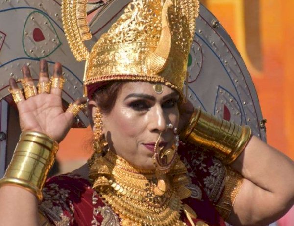 सोने के गहनों से लदी नजर आई किन्नर गुरु सुरैया, किन्नर सम्मेलन में पहनी 10 किलो सोने की ज्वैलरी