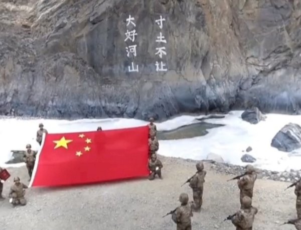 चीन ने नए साल पर गलवान घाटी में फहराया अपना झंडा, पीएम मोदी की चुप्पी पर उठे सवाल