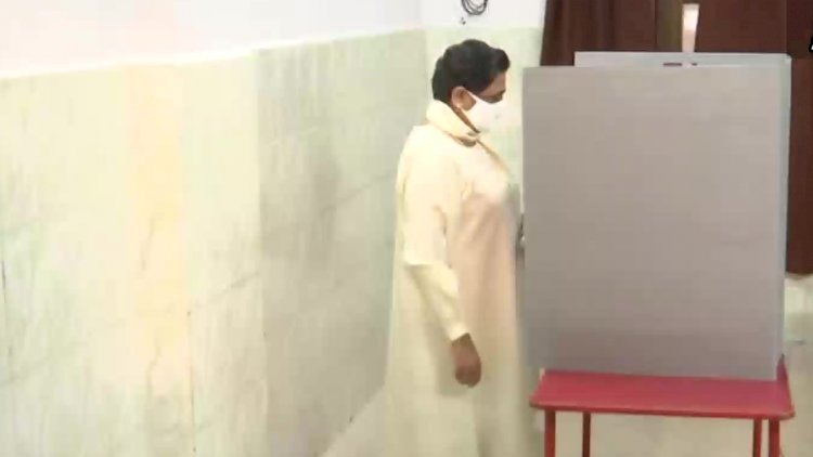 BSP चीफ मायावती ने डाला वोट