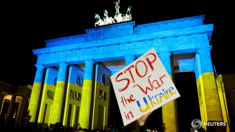 रूसी आक्रमण के विरोध में दुनिया भर में प्रदर्शन, पुतिन से की जंग रोकने की मांग