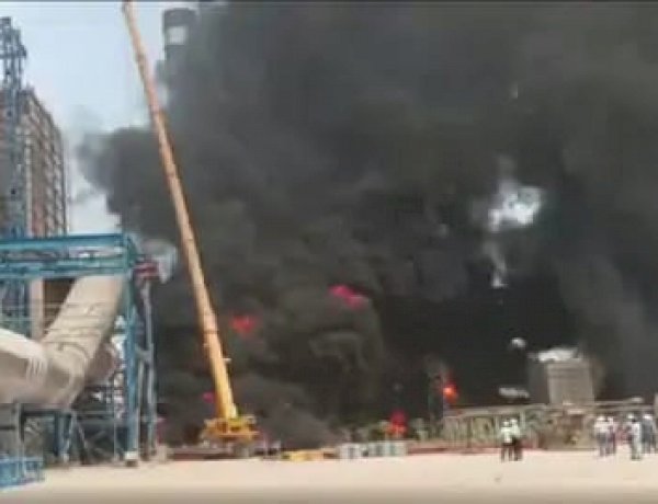 छत्तीसगढ़ स्थित श्री सीमेंट प्लांट में लगी भीषण आग, इलाके में काले धुएं का गुब्बार छत्तीसगढ़ स्थित श्री सीमेंट प्लांट में लगी भीषण आग, इलाके में काले धुएं का गुब्बार