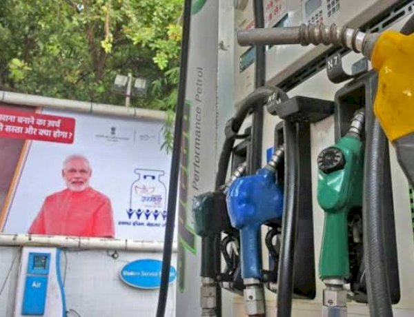 Petrol Diesel price: आज फिर बढ़े पेट्रोल-डीजल के दाम, पांच दिनों में चौथी बार बढ़े दाम Petrol Diesel price: आज फिर बढ़े पेट्रोल-डीजल के दाम, पांच दिनों में चौथी बार बढ़े दाम