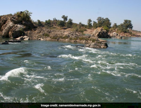 गुजरात सरकार ने की केंद्र से नर्मदा-तापी नदी परियोजना रोकने की सिफ़ारिश, आदिवासियों के विरोध के बाद उठाया कदम गुजरात सरकार ने की केंद्र से नर्मदा-तापी नदी परियोजना रोकने की सिफ़ारिश, आदिवासियों के विरोध के बाद उठाया कदम