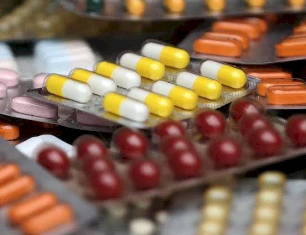 कल से महंगा हो जाएगा सर्दी-खांसी और बुखार का इलाज, 800 से अधिक जरूरी दवाओं की कीमतों में बढ़ोतरी