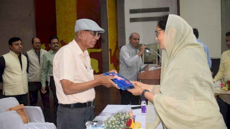 आस्था को आचरण में ढालना ज़रूरी 