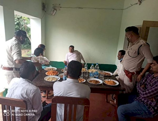 फाइल फोटो: वनमंत्री विजय शाह पन्ना जिले के फारेस्ट गेस्ट हाउस में। फाइल फोटो: वनमंत्री विजय शाह पन्ना जिले के फारेस्ट गेस्ट हाउस में।