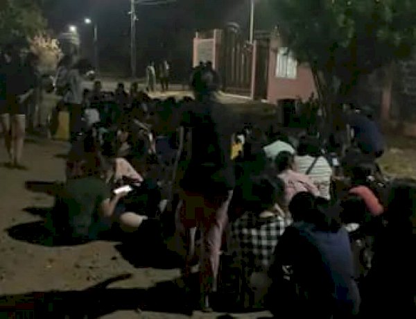 भोपाल: MANIT की छात्राओं ने प्रशासन के खिलाफ खोला मोर्चा, घटिया खाने को लेकर धरने पर बैठीं 300 छात्राएं