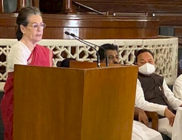 कांग्रेस के लिए आगे की राह पहले से कहीं ज्यादा चुनौतीपूर्ण है: CPP की बैठक में बोलीं सोनिया गांधी