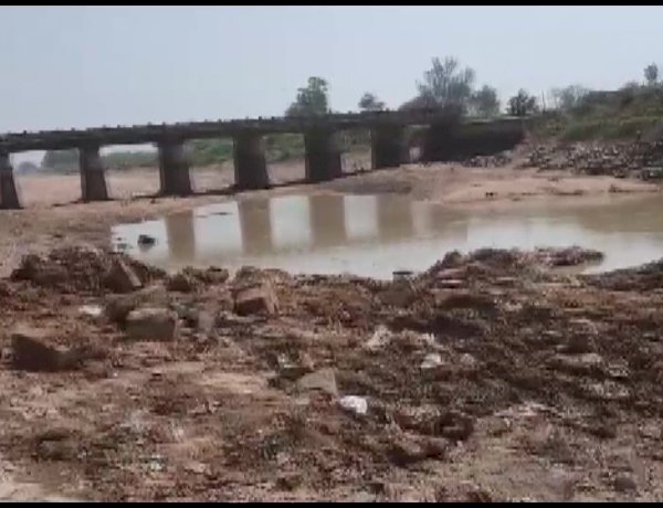 बिहार में गजब की चोरी: 60 फुट लंबा पुल ले गए चोर, कांग्रेस बोली- शुक्र है वहां एफिल टावर नहीं है