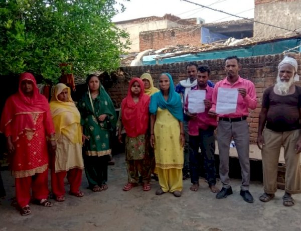 ग्वालियर: अल्पसंख्यक परिवार के 11 लोगों ने राष्ट्रपति से मांगी इच्छा मृत्यु, बोले- जीना मुश्किल हो गया है ग्वालियर: अल्पसंख्यक परिवार के 11 लोगों ने राष्ट्रपति से मांगी इच्छा मृत्यु, बोले- जीना मुश्किल हो गया है