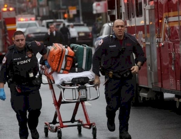 न्यूयॉर्क शहर के ब्रुकलिन सबवे स्टेशन पर हुई गोलीबारी में 16 लोग घायल, 10 को लगी गोली, 2 की हालत गंभीर 