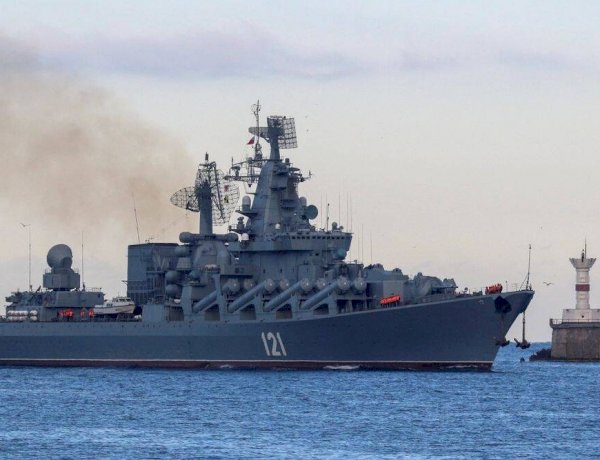 काला सागर में तैनात रुसी फ्लीट के प्रमुख युद्धपोत मोस्कवा मिसाइल क्रूजर पर यूक्रेन ने किया मिसाइल से अटैक
