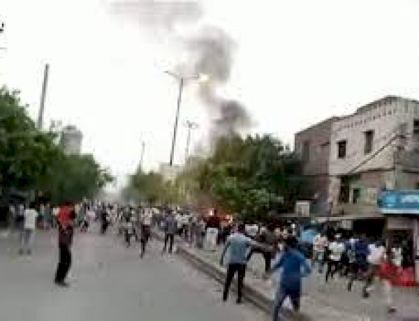 हनुमान जयंती पर हिंसा, दिल्ली के जहांगीरपुरी इलाक़े में शोभा यात्रा पर पथराव
