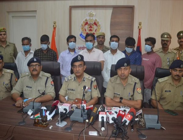 अयोध्या में दंगे भड़काने की साजिश नाकाम, टोपी पहनकर हिंदू युवकों ने फेंका मांस, 7 आरोपी गिरफ्तार