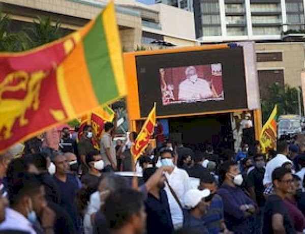 आर्थिक संकट के बीच श्रीलंका में आधी रात से इमरजेंसी लागू, राष्ट्रपति गोटबाया राजपक्षे ने किया ऐलान