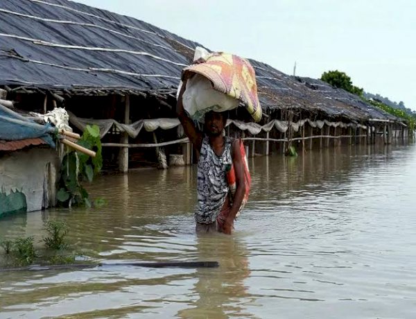 असम में बाढ़ से हालात बेकाबू, 3 लोगों की मौत, लगभग 25000 लोग प्रभावित