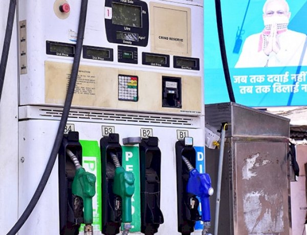 केंद्र सरकार ने पेट्रोल और डीजल पर घटाई एक्साइज ड्यूटी, पेट्रोल साढ़े 9 रुपए और डीजल 7 रुपए सस्ता हुआ