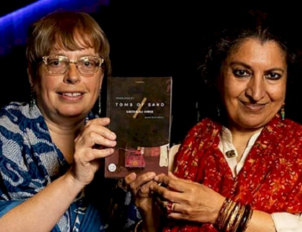 गीतांजलि श्री ने अपने हिंदी उपन्यास रेत समाधि के लिए जीता प्रतिष्ठित अंतर्राष्ट्रीय बुकर पुरस्कार