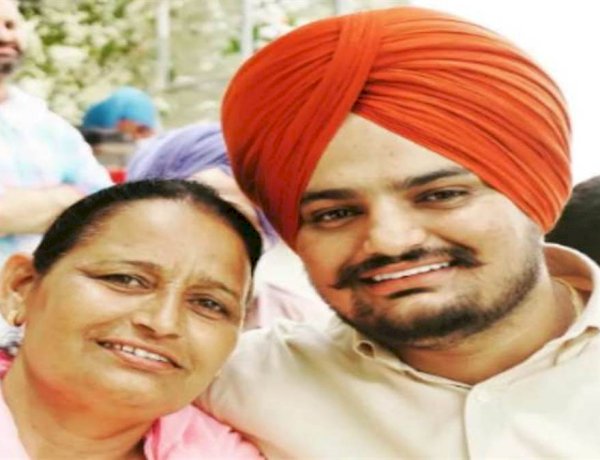 मुझे भी गोली मार दें, केजरीवाल और भगवंत मान बेटे की मौत के लिए जिम्मेदार: मूसेवाला की मां का बयान मुझे भी गोली मार दें, केजरीवाल और भगवंत मान बेटे की मौत के लिए जिम्मेदार: मूसेवाला की मां का बयान
