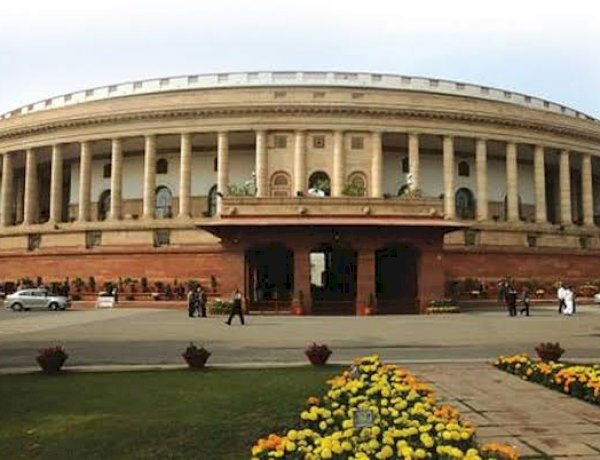 राज्यसभा की 16 सीटों के लिए वोटिंग जारी, हरियाणा और राजस्थान में क्रॉस वोटिंग का डर राज्यसभा की 16 सीटों के लिए वोटिंग जारी, हरियाणा और राजस्थान में क्रॉस वोटिंग का डर