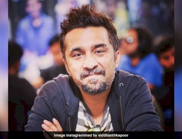 बॉलीवुड अभिनेत्री श्रद्धा कपूर के भाई सिद्धांत को ड्रग्स लेने के आरोप में बेंगलुरु पुलिस ने किया गिरफ्तार बॉलीवुड अभिनेत्री श्रद्धा कपूर के भाई सिद्धांत को ड्रग्स लेने के आरोप में बेंगलुरु पुलिस ने किया गिरफ्तार