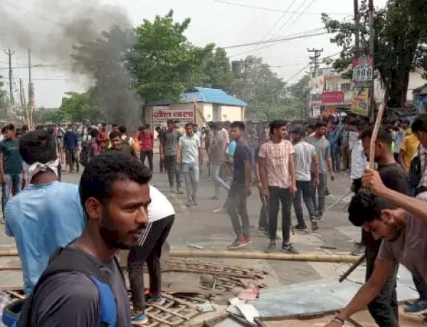 सेना में भर्ती की अग्निपथ स्कीम का बिहार में विरोध, बक्सर में रोकी रेल, मुजफ्फरपुर में सड़कों पर आगजनी
