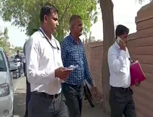 CM अशोक गहलोत के भाई के घर CBI का छापा, कांग्रेस बोली- बौखलाहट में कार्रवाई कर रही केंद्र सरकार CM अशोक गहलोत के भाई के घर CBI का छापा, कांग्रेस बोली- बौखलाहट में कार्रवाई कर रही केंद्र सरकार