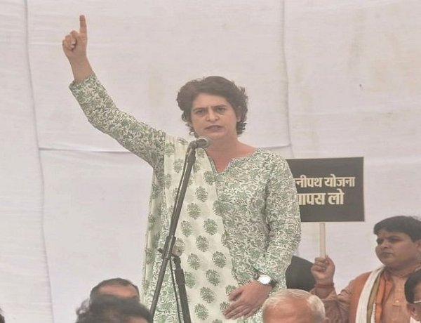 आपसे बड़ा देशभक्त कोई नहीं, पूरी कांग्रेस आपके साथ खड़ी है, सत्याग्रह के दौरान युवाओं से बोलीं प्रियंका गांधी
