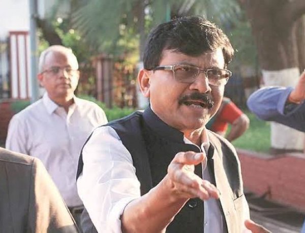 सूरत में एक बार महाराष्ट्र पुलिस को जाने दें, सभी विधायक वापस आ जाएंगे: संजय राउत सूरत में एक बार महाराष्ट्र पुलिस को जाने दें, सभी विधायक वापस आ जाएंगे: संजय राउत