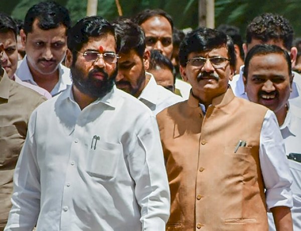 डिप्टी स्पीकर ने खारिज किया शिंदे गुट का प्रस्ताव, मुंबई में धारा 144 लागू, बढ़ाई गई शिंदे के आवास की सुरक्षा डिप्टी स्पीकर ने खारिज किया शिंदे गुट का प्रस्ताव, मुंबई में धारा 144 लागू, बढ़ाई गई शिंदे के आवास की सुरक्षा