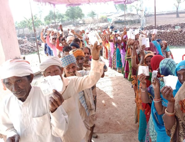 MP पंचायत चुनाव: दतिया, राजगढ़ और भिंड में बूथ लूट, कई जगह चलीं गोलियां, हिंसा के बीच मतदान प्रतिशत में कमी MP पंचायत चुनाव: दतिया, राजगढ़ और भिंड में बूथ लूट, कई जगह चलीं गोलियां, हिंसा के बीच मतदान प्रतिशत में कमी
