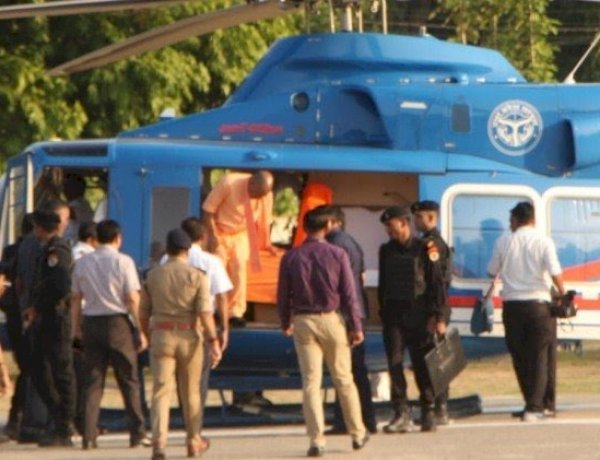 CM योगी आदित्यनाथ के हेलीकॉप्टर से टकराया पक्षी, वाराणसी में हुई इमरजेंसी लैंडिंग