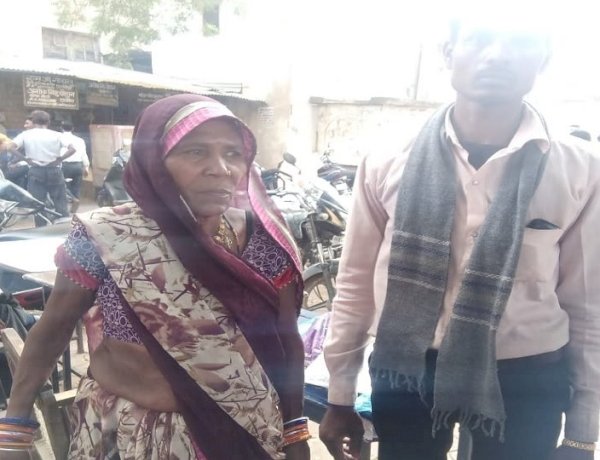 67 साल की रामकली को 28 साल के भोलू से हुआ प्यार, कोर्ट से मांगी साथ रहने की अनुमति