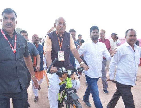 गिरीश गौतम: बयान भारी पड़ा गिरीश गौतम: बयान भारी पड़ा