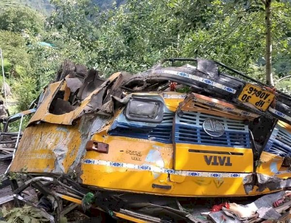 हिमाचल के कुल्लू में बड़ा हादसा, सैंज घाटी की खाई में गिरी बस, स्कूली बच्चे समेत 16 लोगों की मौत