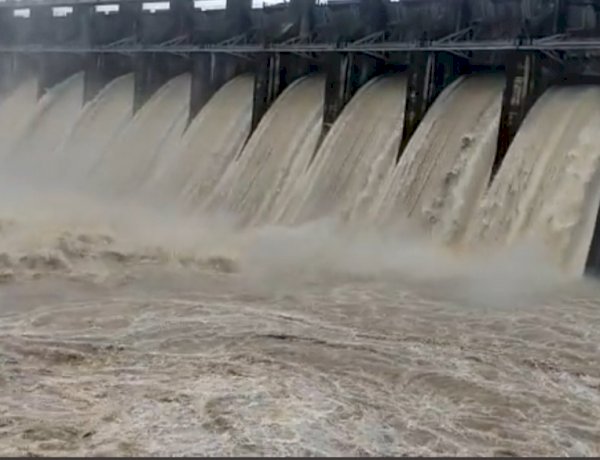 भोपाल में मूसलाधार बारिश, इटारसी-नागपुर ट्रैक की ट्रेनें डायवर्ट, नर्मदा किनारे की निचली बस्तियों में अलर्ट भोपाल में मूसलाधार बारिश, इटारसी-नागपुर ट्रैक की ट्रेनें डायवर्ट, नर्मदा किनारे की निचली बस्तियों में अलर्ट