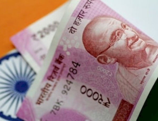 रसातल में रुपया: डॉलर के मुकाबले पहली बार रुपया 80 के पार, आर्थिक मोर्चे पर बुरी खबर रसातल में रुपया: डॉलर के मुकाबले पहली बार रुपया 80 के पार, आर्थिक मोर्चे पर बुरी खबर
