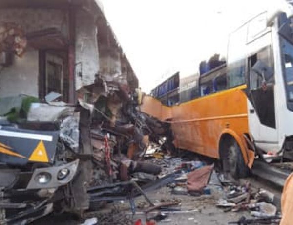 UP: बाराबंकी में पूर्वांचल एक्सप्रेस वे पर भीषण सड़क हादसा, 9 की मौत, तीन दर्जन घायल