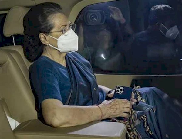 सोनिया गांधी से ईडी आज फिर करेगी पूछताछ, राजघाट पर प्रदर्शन की कांग्रेस की मांग खारिज सोनिया गांधी से ईडी आज फिर करेगी पूछताछ, राजघाट पर प्रदर्शन की कांग्रेस की मांग खारिज