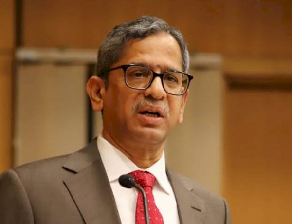 स्वतंत्र पत्रकारिता लोकतंत्र की रीढ़, सच्चाई पेश करना मीडिया की जिम्मेदारी, मीडिया के गिरते स्तर CJI ने फिर जताई चिंता स्वतंत्र पत्रकारिता लोकतंत्र की रीढ़, सच्चाई पेश करना मीडिया की जिम्मेदारी, मीडिया के गिरते स्तर CJI ने फिर जताई चिंता