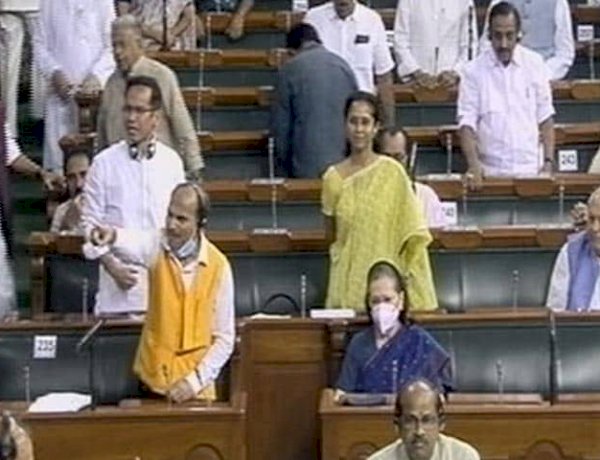 यू डोंट टॉक टू मी, सोनिया गांधी ने स्मृति ईरानी को लताड़ा, राष्ट्रपत्नी विवाद पर चौधरी बोले- बांग्लाभाषी हूं, चूक हुई यू डोंट टॉक टू मी, सोनिया गांधी ने स्मृति ईरानी को लताड़ा, राष्ट्रपत्नी विवाद पर चौधरी बोले- बांग्लाभाषी हूं, चूक हुई