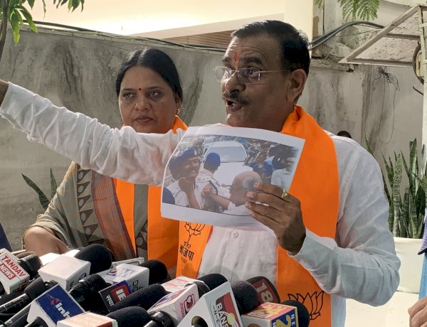 दिग्विजय सिंह के विरुद्ध BJP लामबंद, CM बोले- उन्होंने गेट तोड़ने की कोशिश की, फोटो लेकर पीसी करने बैठे शर्मा दिग्विजय सिंह के विरुद्ध BJP लामबंद, CM बोले- उन्होंने गेट तोड़ने की कोशिश की, फोटो लेकर पीसी करने बैठे शर्मा