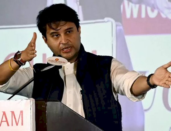 ज्योतिरादित्य सिंधिया के खिलाफ हाईकोर्ट का आदेश, तथ्यों को छिपाने के मामले में ग्वालियर एसपी करें जांच ज्योतिरादित्य सिंधिया के खिलाफ हाईकोर्ट का आदेश, तथ्यों को छिपाने के मामले में ग्वालियर एसपी करें जांच