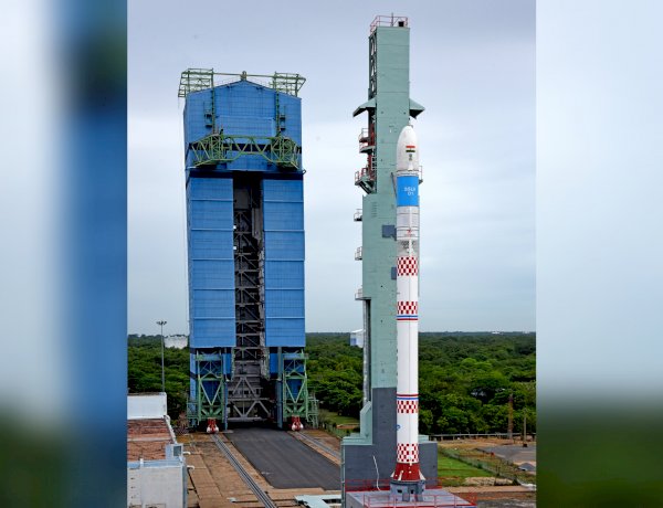 ISRO ने रचा इतिहास, लॉन्च किया सबसे छोटा रॉकेट SSLV, स्कूली छात्राओं द्वारा बनाया सेटेलाइट ले जाएगा