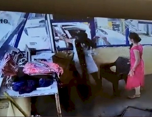 भाजपा नेता के भतीजे की गुंडागर्दी, टोल पर महिला कर्मी का दुपट्टा खींचा, थप्पड़ मारा, CCTV वीडियो वायरल