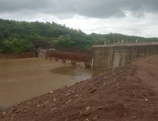 MP के एक और बांध पर संकट, डिंडौरी के देवरगढ़ डैम में कई जगह लीकेज, दहशत में ग्रामीण