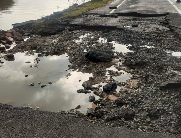 MP में बारिश से 3,000 KM सड़कें क्षतिग्रस्त, मरम्मत करने में खर्च होंगे 293 करोड़ MP में बारिश से 3,000 KM सड़कें क्षतिग्रस्त, मरम्मत करने में खर्च होंगे 293 करोड़