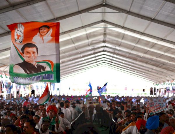 रामलीला मैदान में उमड़ा जनसैलाब, राहुल गांधी बोले- राजा मित्रों की कमाई में व्यस्त, प्रजा महंगाई से त्रस्त रामलीला मैदान में उमड़ा जनसैलाब, राहुल गांधी बोले- राजा मित्रों की कमाई में व्यस्त, प्रजा महंगाई से त्रस्त